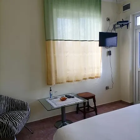 сандим מלון 2*