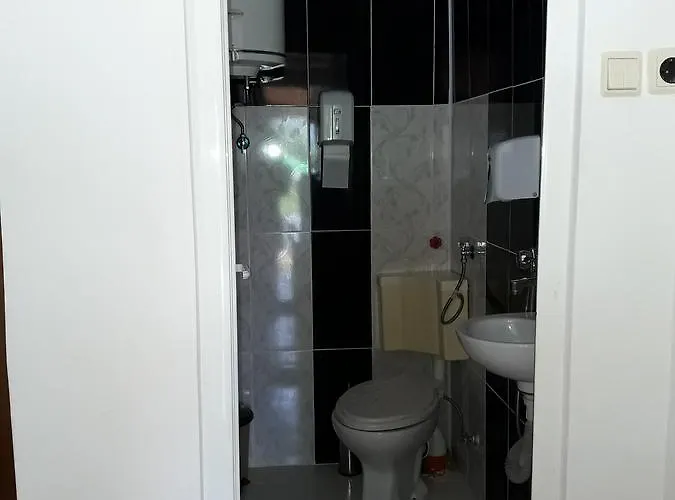 сандим מלון 2*